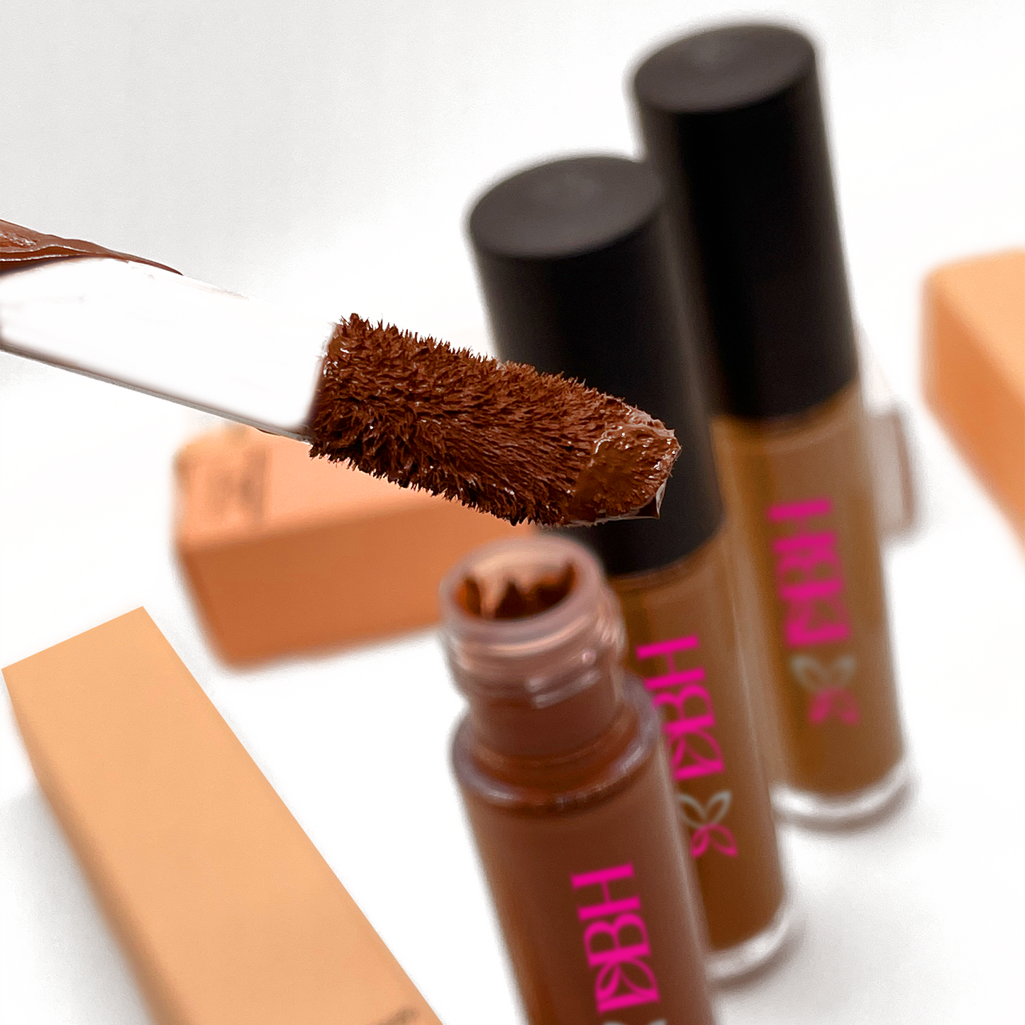 Long lasting creamy everyday concealer for colored skin