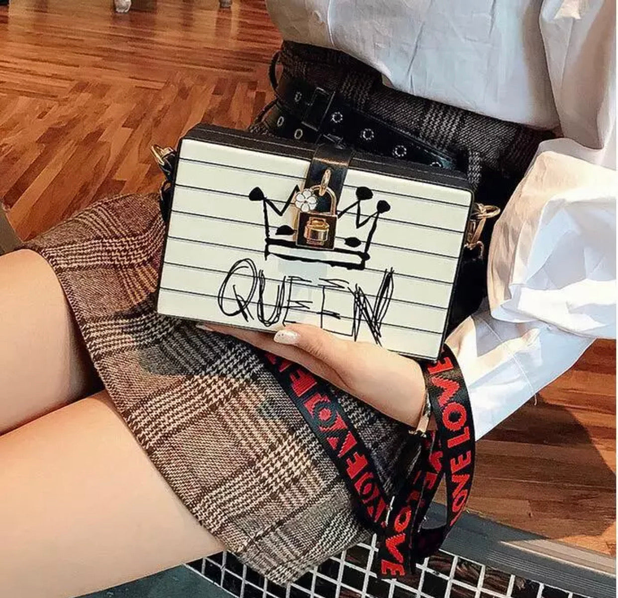 white and black everyday trendy fashion bag with strap